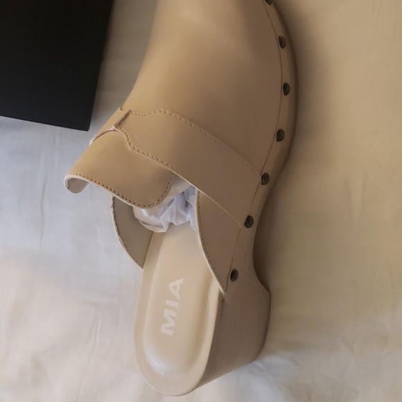 Clogs by MIA - Picture 2 of 5